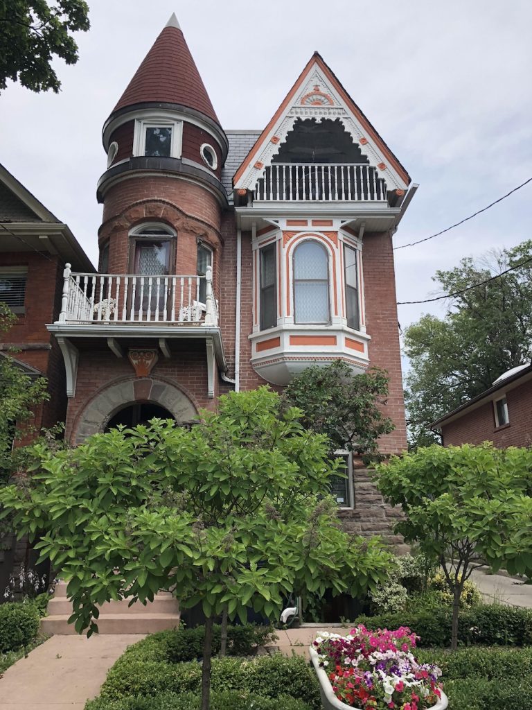 What to Know About Buying a Victorian Home in Toronto
